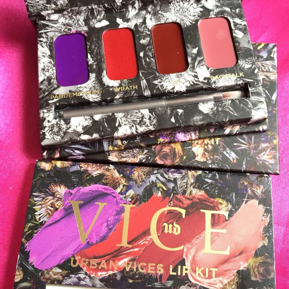 Urban decay vices lip kit